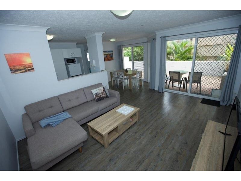 2/10 Jubilee Avenue, Broadbeach QLD 4218