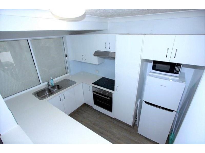 2/10 Jubilee Avenue, Broadbeach QLD 4218