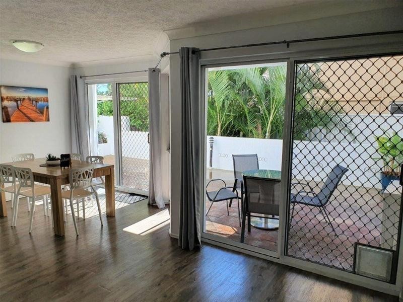 2/10 Jubilee Avenue, Broadbeach QLD 4218