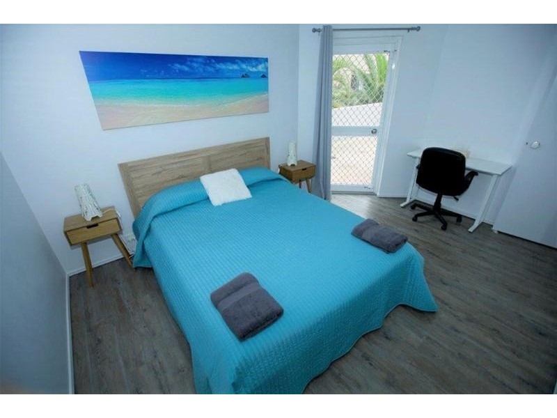 2/10 Jubilee Avenue, Broadbeach QLD 4218