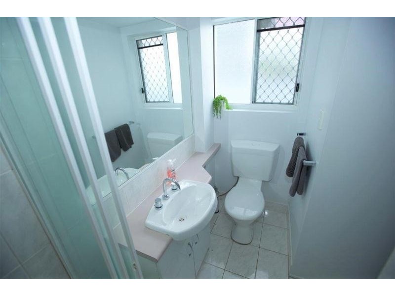 2/10 Jubilee Avenue, Broadbeach QLD 4218