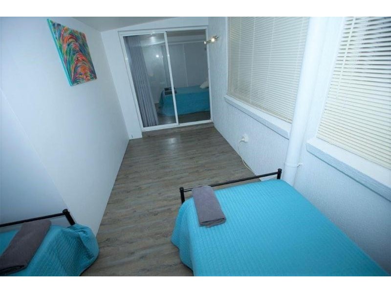 2/10 Jubilee Avenue, Broadbeach QLD 4218