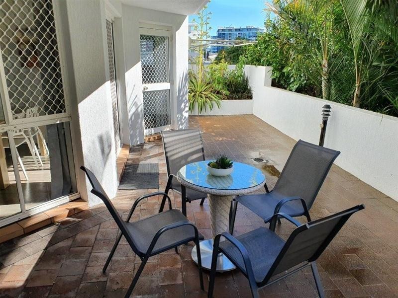 2/10 Jubilee Avenue, Broadbeach QLD 4218