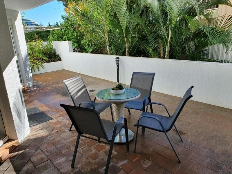 2/10 Jubilee Avenue, Broadbeach QLD 4218