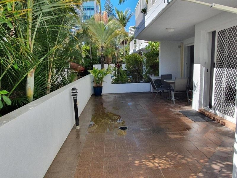 2/10 Jubilee Avenue, Broadbeach QLD 4218
