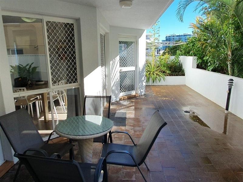 2/10 Jubilee Avenue, Broadbeach QLD 4218