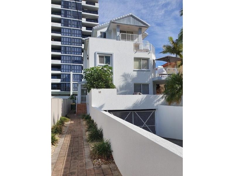 2/10 Jubilee Avenue, Broadbeach QLD 4218