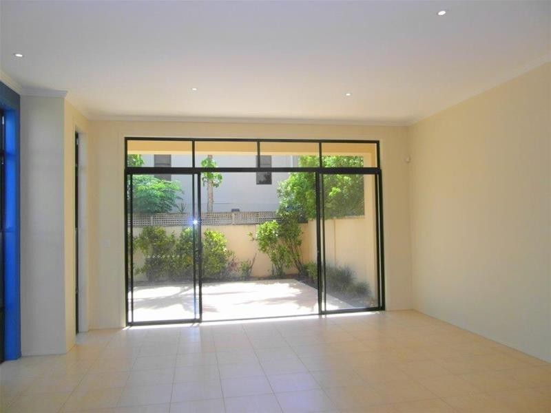 23 Purli Street, Chevron Island QLD 4217