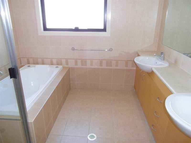 23 Purli Street, Chevron Island QLD 4217