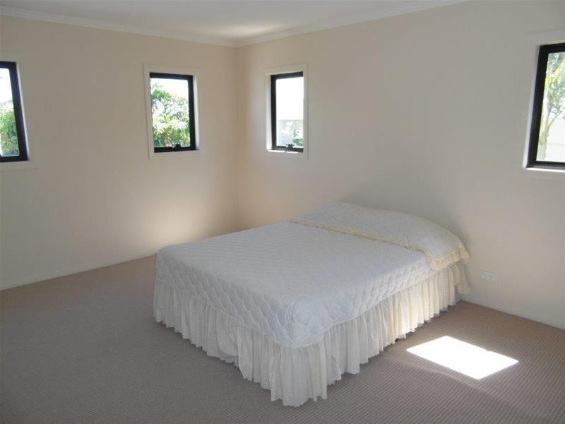 23 Purli Street, Chevron Island QLD 4217