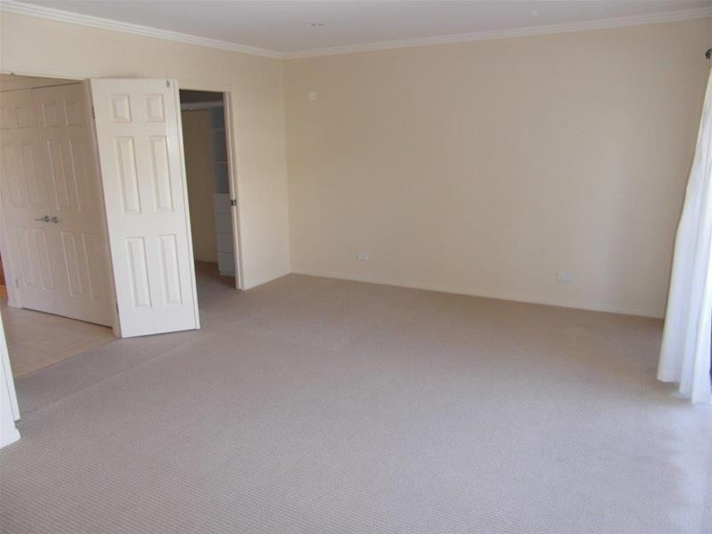 23 Purli Street, Chevron Island QLD 4217