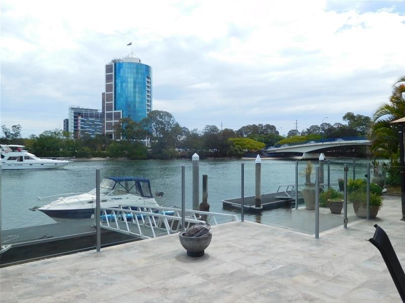 2/191 Stanhill Drive, Surfers Paradise QLD 4217