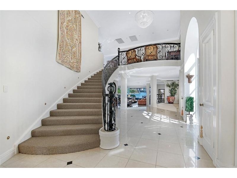 58 Admiralty Drive, Paradise Waters QLD 4217