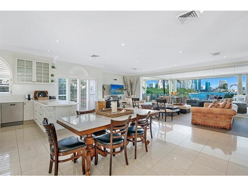 58 Admiralty Drive, Paradise Waters QLD 4217