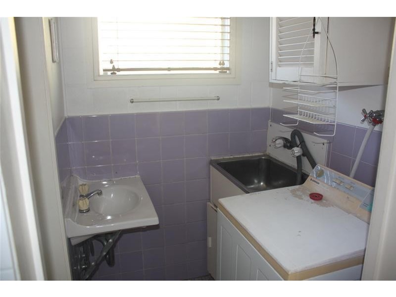 25 Leonard Avenue, Surfers Paradise QLD 4217