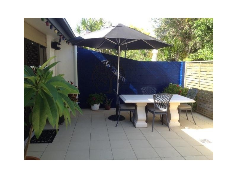 9 Freyburg Street, Sorrento QLD 4217