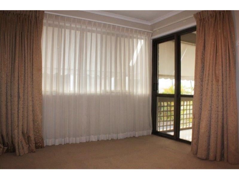 9 Freyburg Street, Sorrento QLD 4217