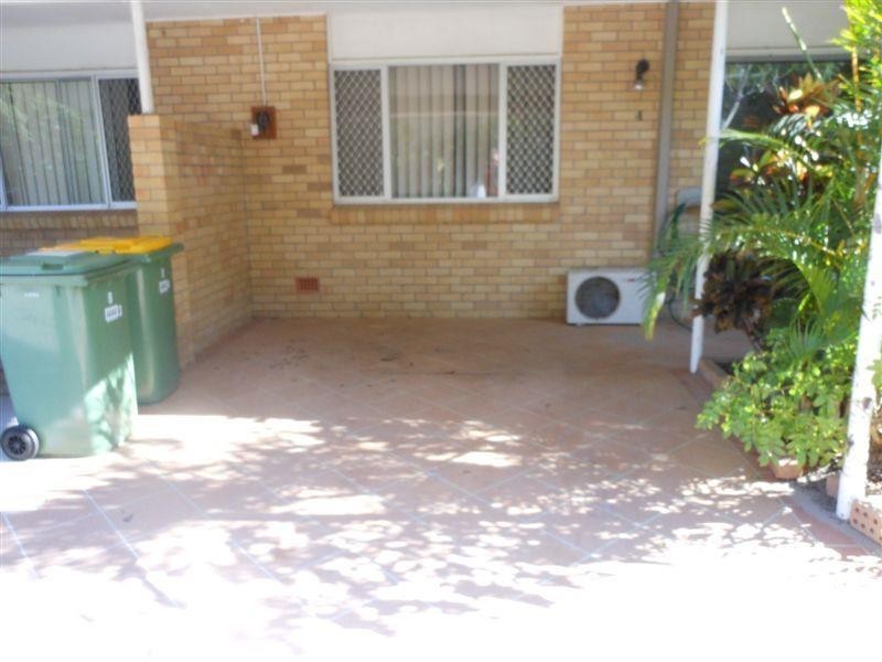 8 Leonard Avenue, Surfers Paradise QLD 4217