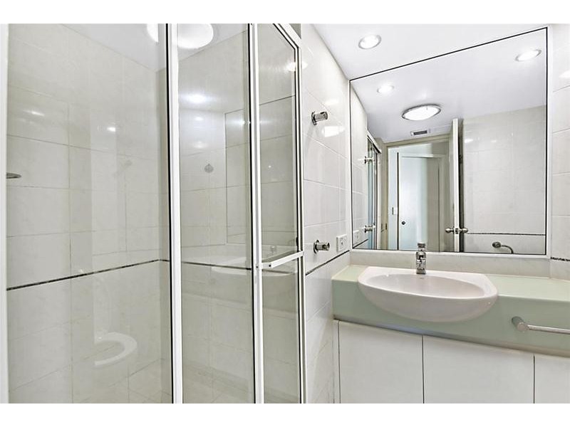 7 Mallana Street, Surfers Paradise QLD 4217