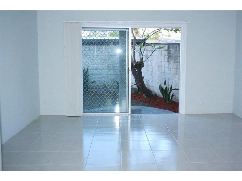 1/9 Holborow Close, Surfers Paradise QLD 4217