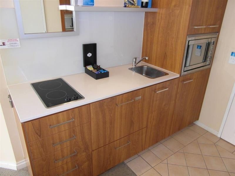 407/25 Laycock Street “Mantra Legends”, Surfers Paradise QLD 4217