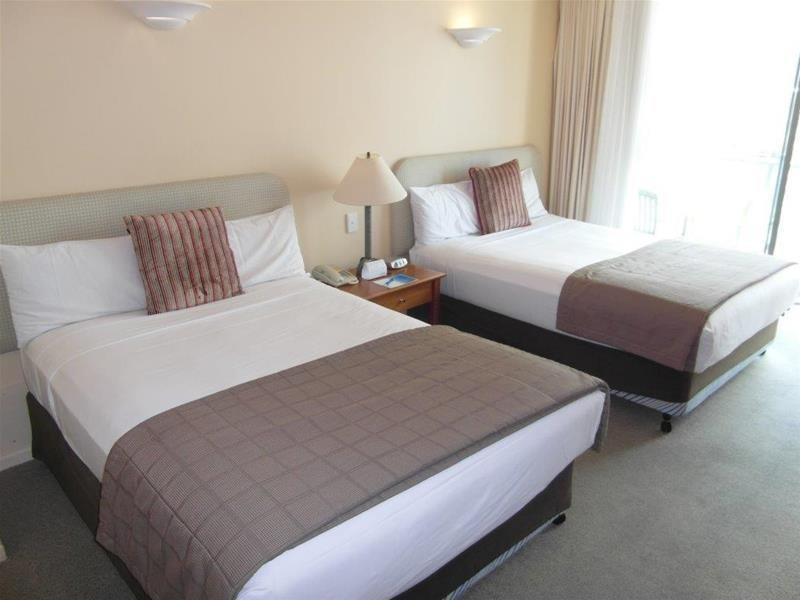 407/25 Laycock Street “Mantra Legends”, Surfers Paradise QLD 4217