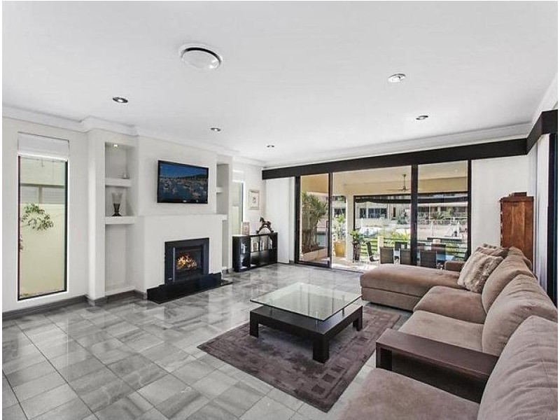 104 Commodore Drive, Paradise Waters QLD 4217