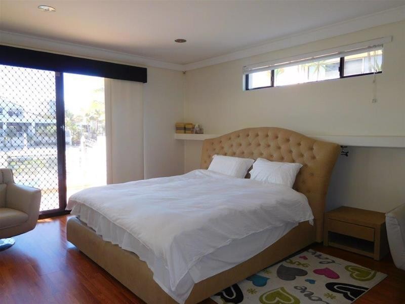 104 Commodore Drive, Paradise Waters QLD 4217