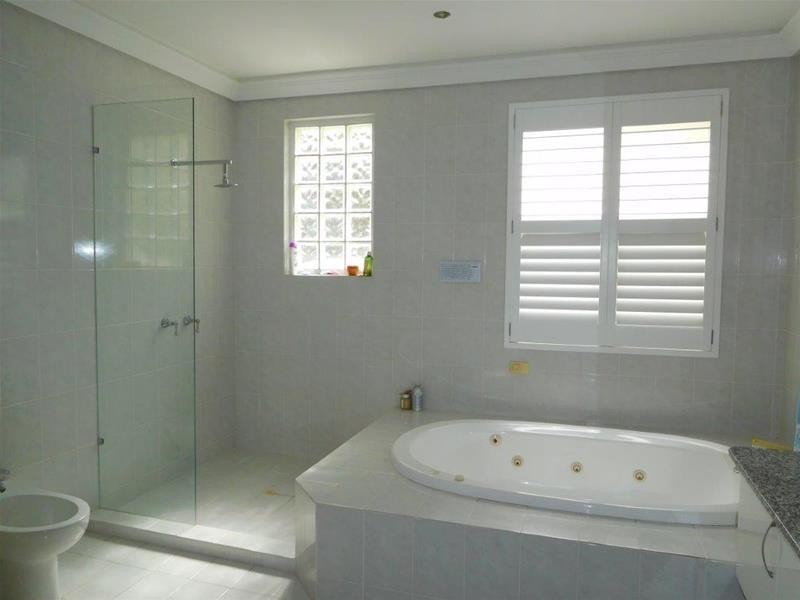 104 Commodore Drive, Paradise Waters QLD 4217