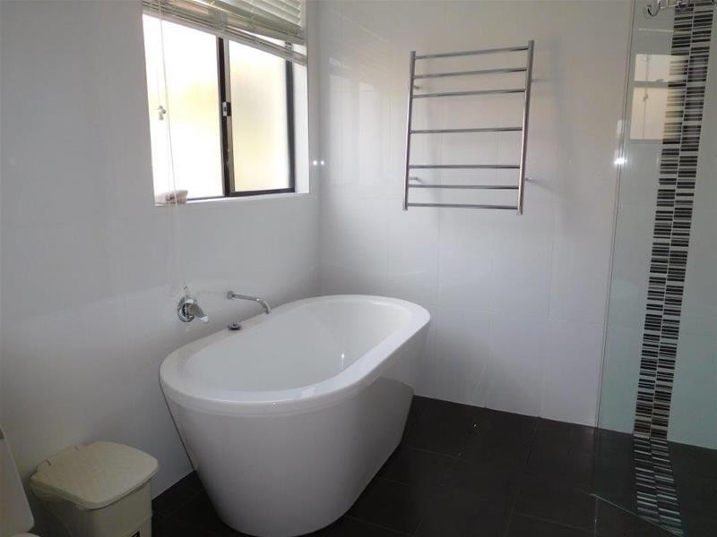 104 Commodore Drive, Paradise Waters QLD 4217