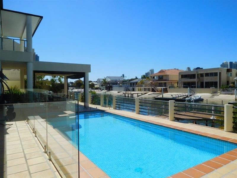 104 Commodore Drive, Paradise Waters QLD 4217