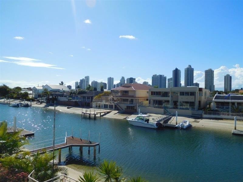 104 Commodore Drive, Paradise Waters QLD 4217