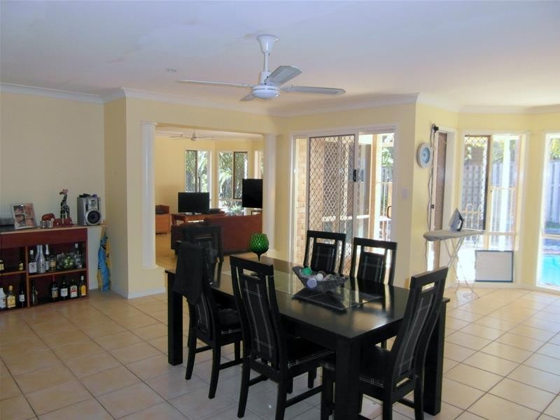 12 Equador Court, Pacific Pines QLD 4211