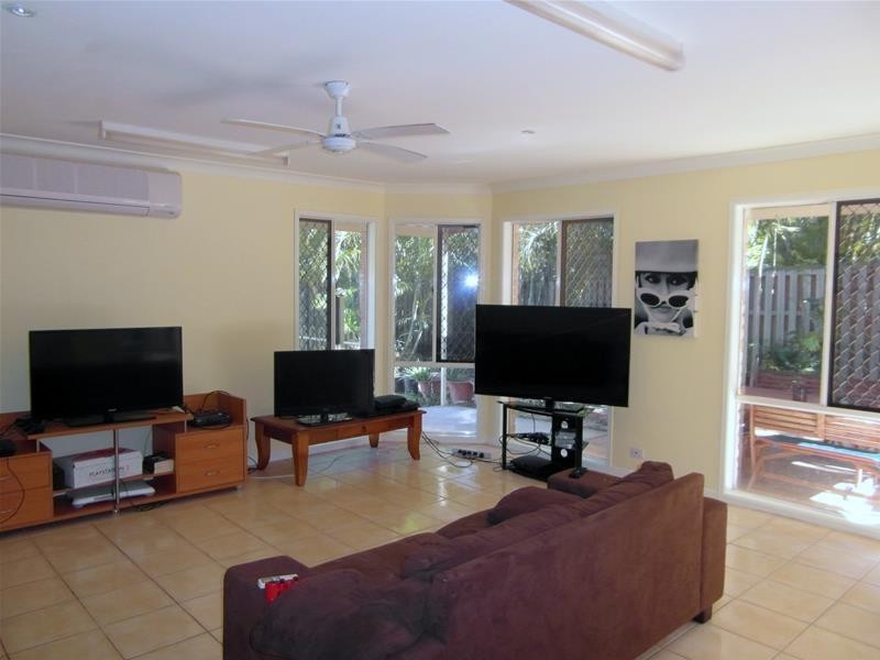 12 Equador Court, Pacific Pines QLD 4211