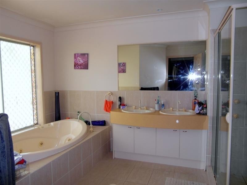 12 Equador Court, Pacific Pines QLD 4211