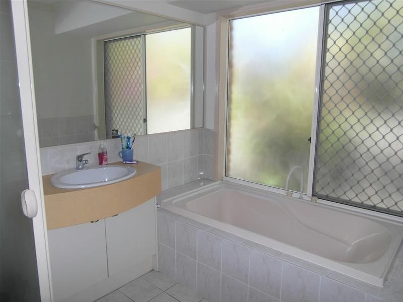 12 Equador Court, Pacific Pines QLD 4211