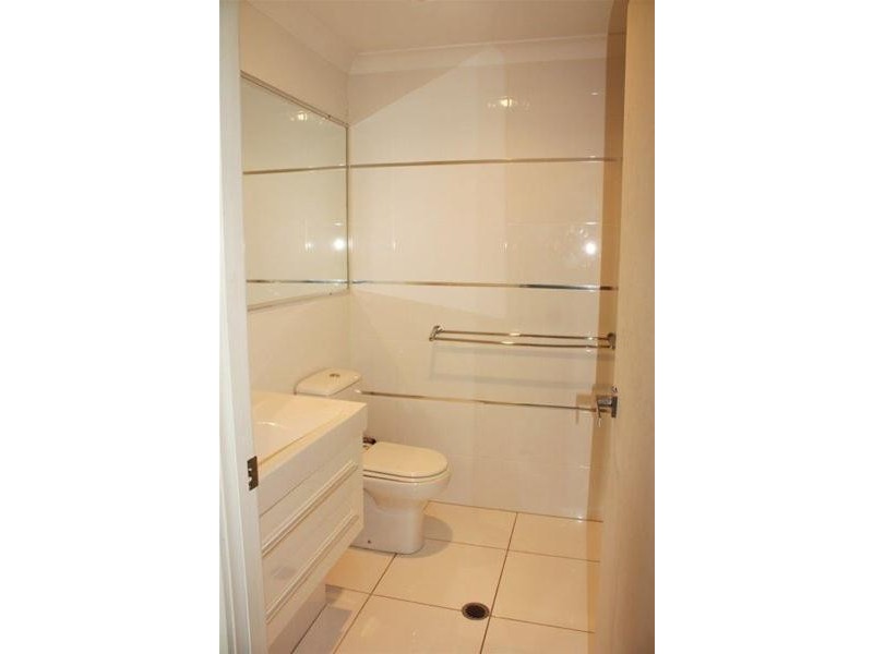 2/34 Codrington Circuit, Pacific Pines QLD 4211