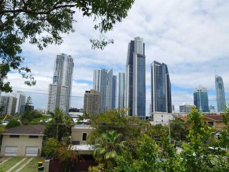 26 Stanhill Drive, Chevron Island QLD 4217