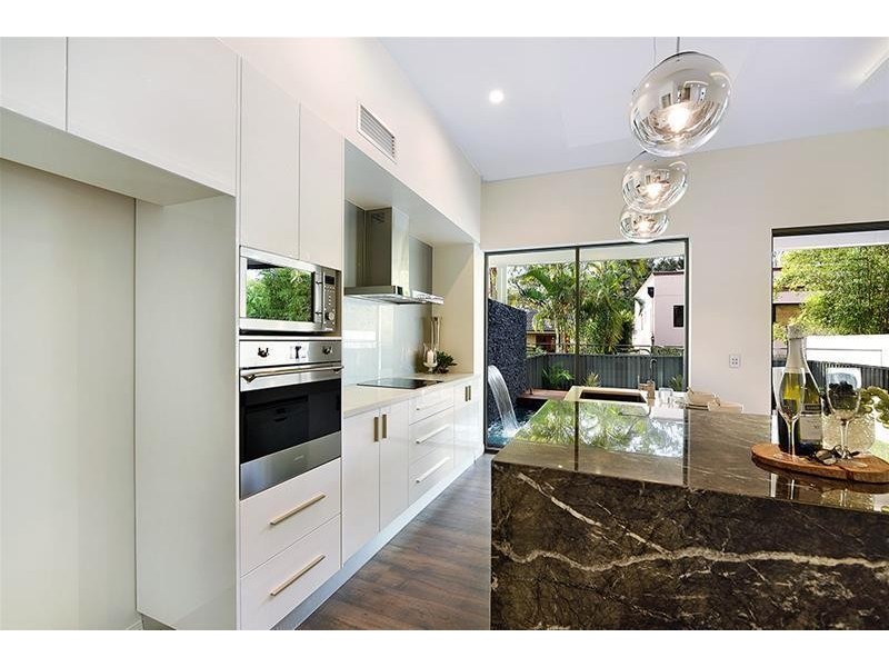 1/7 Heeb Street, Bundall QLD 4217