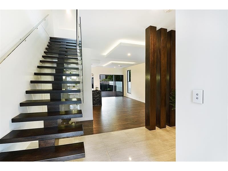 1/7 Heeb Street, Bundall QLD 4217