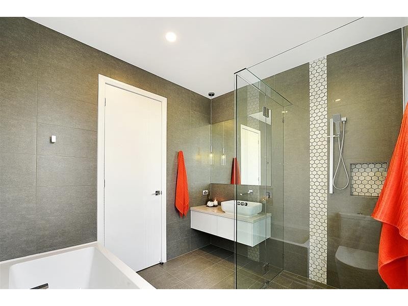 1/7 Heeb Street, Bundall QLD 4217