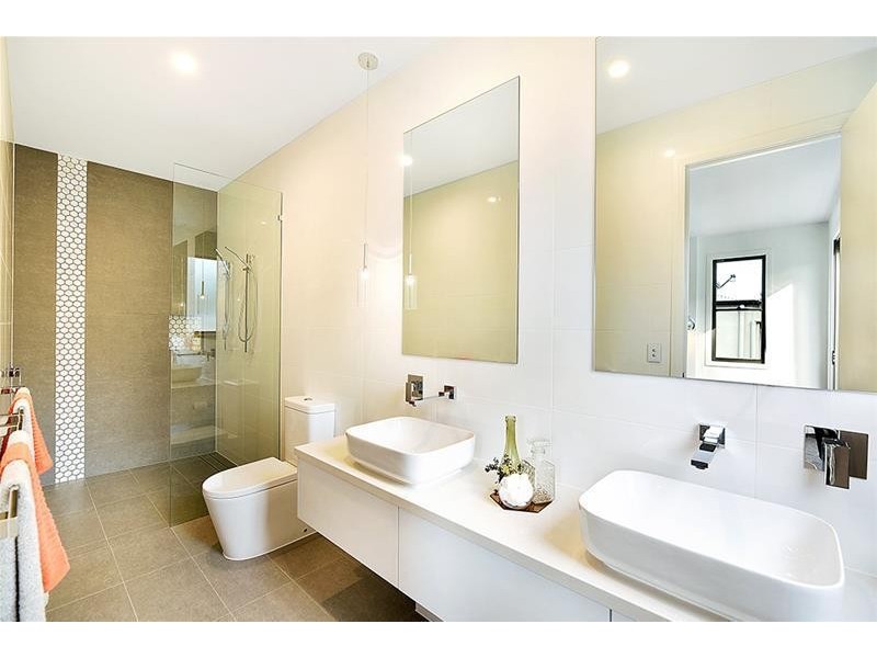 1/7 Heeb Street, Bundall QLD 4217