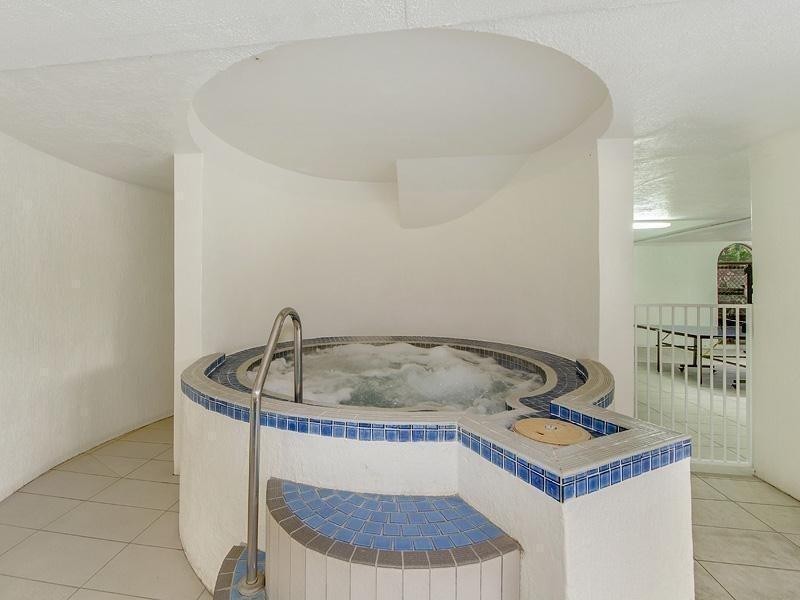 1/24 Hamilton Avenue, Surfers Paradise QLD 4217