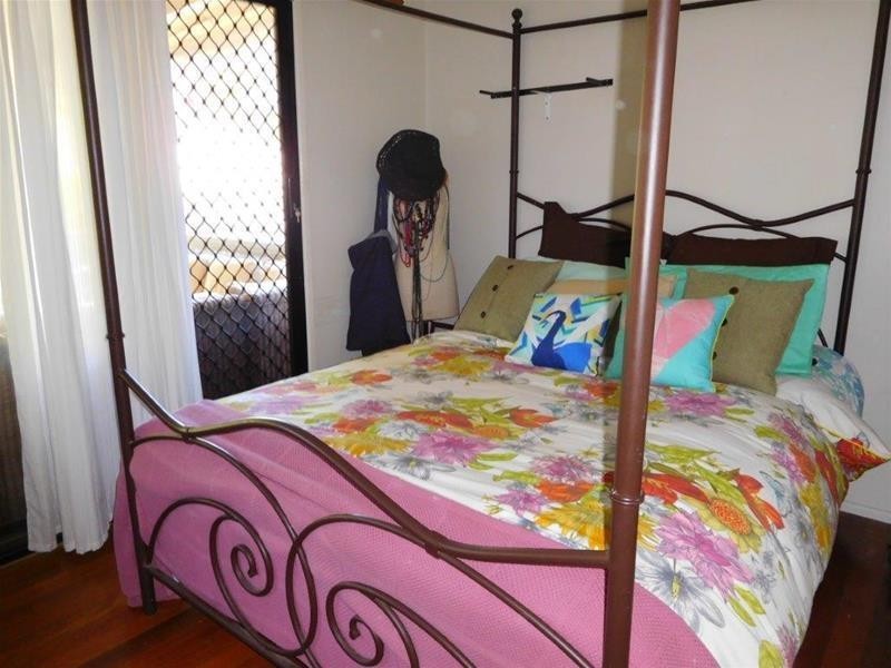 9 Mentone Avenue, Bundall QLD 4217