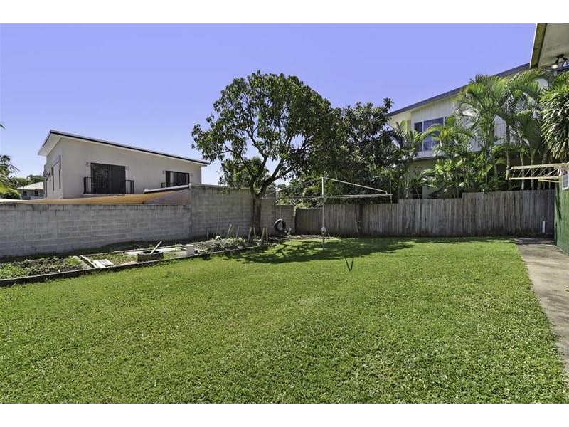 18 Billington Street, Labrador QLD 4215