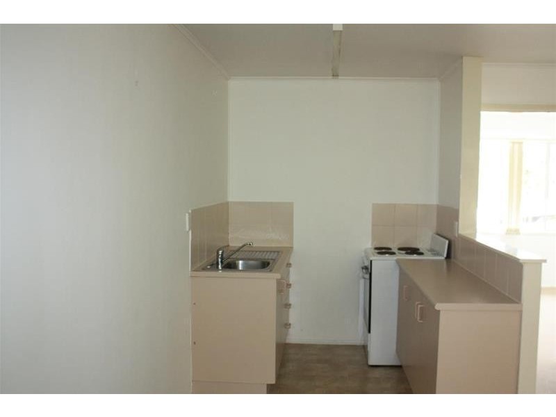 4/13 Darrambal Street, Chevron Island QLD 4217