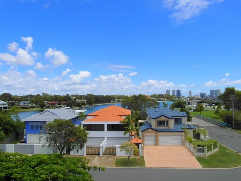 150 Stanhill Drive “Rodhos”, Surfers Paradise QLD 4217