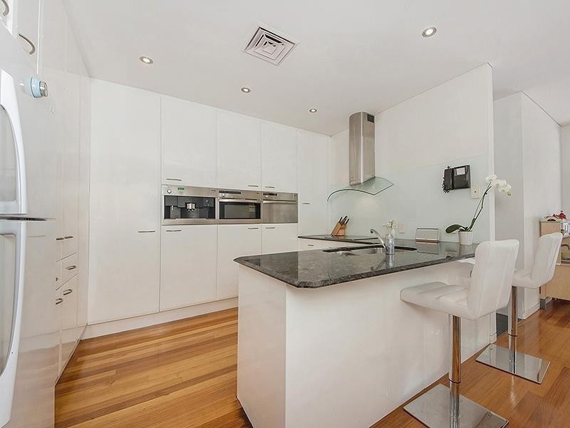 7a Paradise Place, Budds Beach, Surfers Paradise QLD 4217