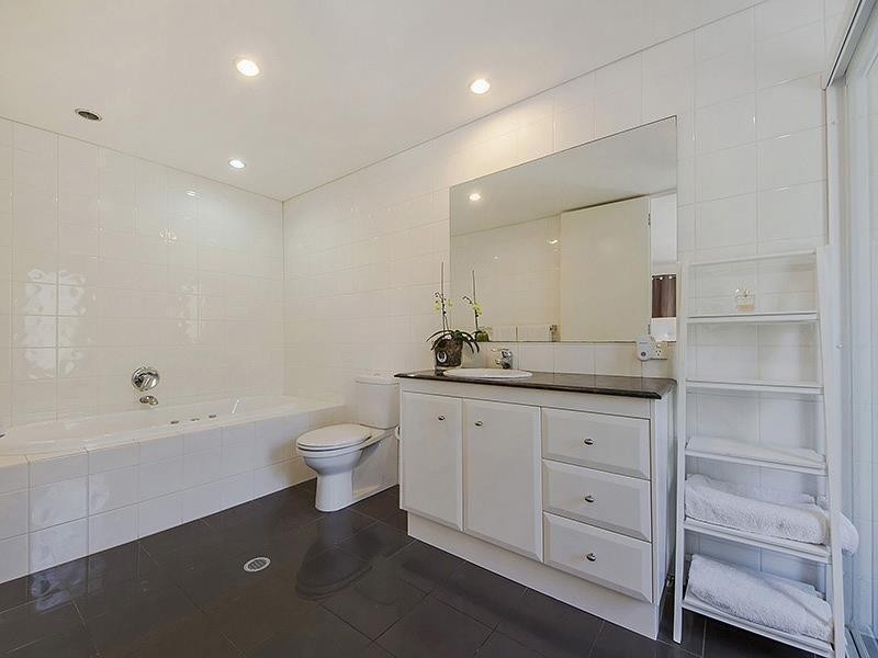 7a Paradise Place, Budds Beach, Surfers Paradise QLD 4217