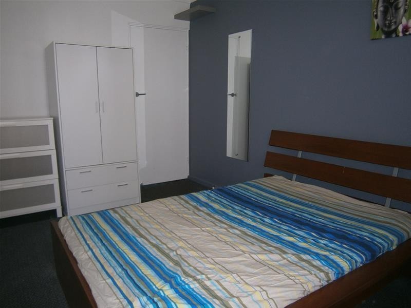 22 Leonard Avenue, Surfers Paradise QLD 4217